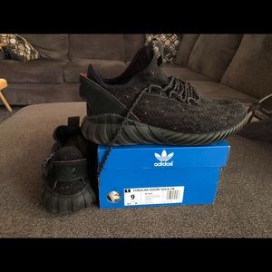 Men’s Adidas sneakers. Size 9.